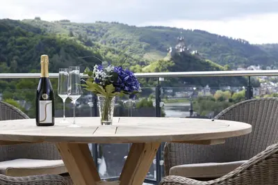 Ein allgemeiner Bergblick oder ein Berglick von der Ferienwohnung aus