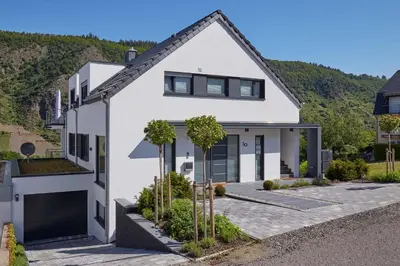 Ein allgemeiner Bergblick oder ein Berglick von der Ferienwohnung aus