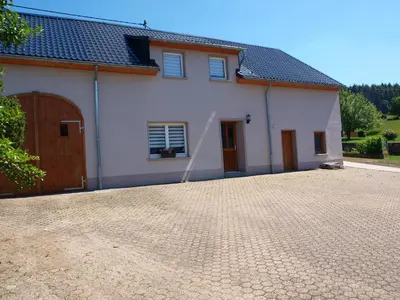 Das Gebäude in dem sich die Ferienwohnung befindet
