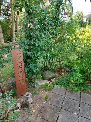 Ein Garten an der Unterkunft Schöne Maid