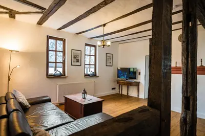 Ein Sitzbereich in der Unterkunft Rißbacher Hof anno 1737