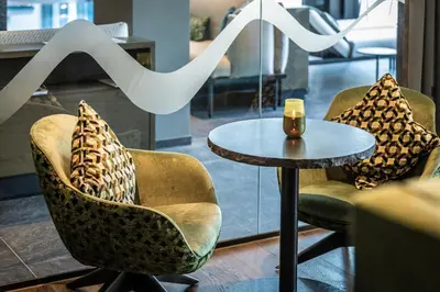 Ein Sitzbereich in der Unterkunft Moselschlösschen Spa & Resort