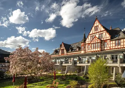 Ein Garten an der Unterkunft Moselschlösschen Spa & Resort