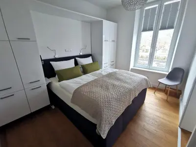 Ein Bett oder Betten in einem Zimmer der Unterkunft Rheinufer am Hindenburgpark