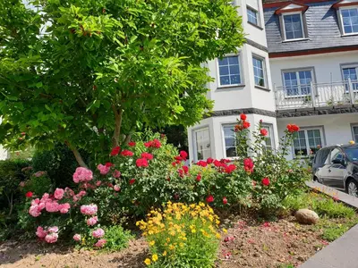 Ein Garten an der Unterkunft Ferienwohnung Thönnes