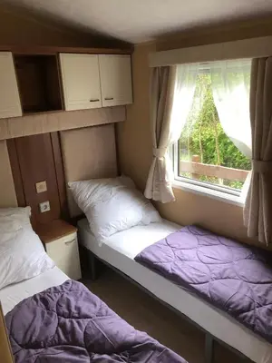 Ein Bett oder Betten in einem Zimmer der Unterkunft Ferienhaus Chilllout Chalets Daun-Kradenbach