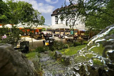 Ein Garten an der Unterkunft Hotel Estricher Hof