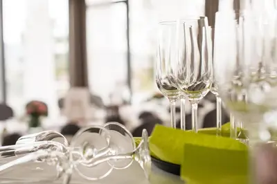 Ein Restaurant oder anderes Speiselokal in der Unterkunft Hotel Estricher Hof