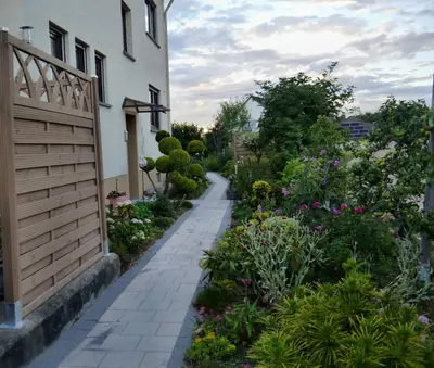 Ein Garten an der Unterkunft Rhein - Mosel Quartier 4