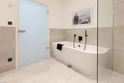 Ein Badezimmer in der Unterkunft LOFT17 Neu Luxus-Loft Design Klima 2-4 Personen