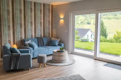 Ein Sitzbereich in der Unterkunft Ferienwohnung Moselpanorama