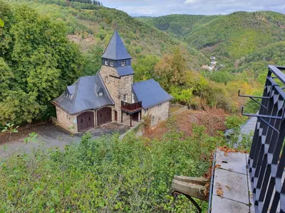 Ein allgemeiner Bergblick oder ein Berglick von der Ferienwohnung aus