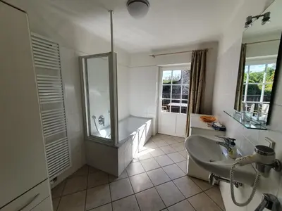 Ein Badezimmer in der Unterkunft Kutscherhaus auf der Sauerburg