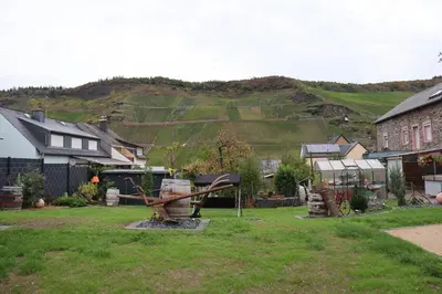 Ein allgemeiner Bergblick oder ein Berglick von des Ferienhauses aus