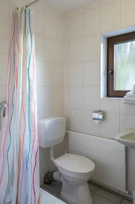 Ein Badezimmer in der Unterkunft Holiday Home Eifelnatur - Haus 1-4 by Interhome