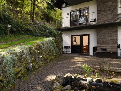 Das Gebäude in dem sich das Ferienhaus befindet