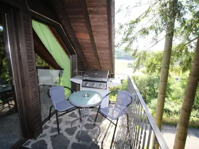 Ein Balkon oder eine Terrasse in der Unterkunft Apartment Eifelnatur - Haus 1-3 by Interhome