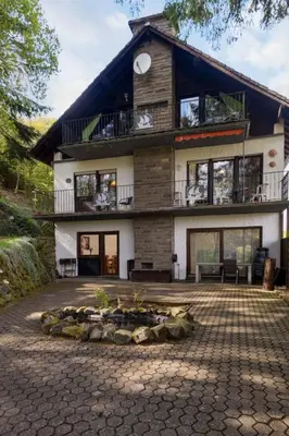 Das Gebäude in dem sich die Ferienwohnung befindet