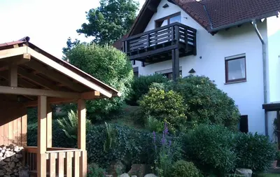 Das Gebäude in dem sich die Ferienwohnung befindet