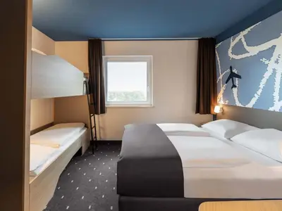 Ein Bett oder Betten in einem Zimmer der Unterkunft B&B HOTEL Frankfurt-Hahn Airport