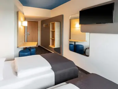 Ein Bett oder Betten in einem Zimmer der Unterkunft B&B HOTEL Frankfurt-Hahn Airport