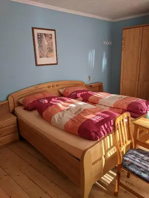 Ein Bett oder Betten in einem Zimmer der Unterkunft Weingut Pension Hammes-Krüger