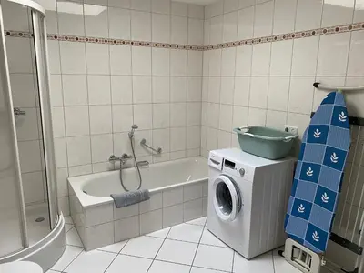 Ein Badezimmer in der Unterkunft Ferienwohnung Kunstmeile