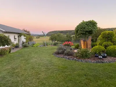 Ein Garten an der Unterkunft Pension Görgen