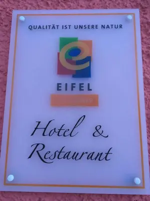 Ein Zertifikat, Auszeichnung, Logo oder anderes Dokument, das in der Unterkunft Landhotel am Wenzelbach ausgestellt ist