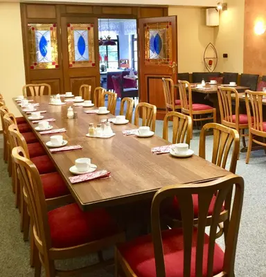 Ein Restaurant oder anderes Speiselokal in der Unterkunft Landhotel am Wenzelbach