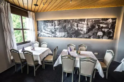 Ein Restaurant oder anderes Speiselokal in der Unterkunft BurgStadt-Hotel