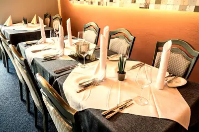 Ein Restaurant oder anderes Speiselokal in der Unterkunft BurgStadt-Hotel