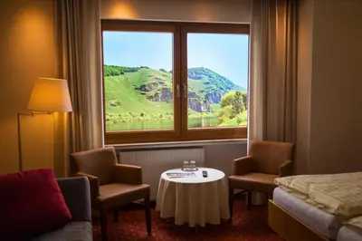 Ein allgemeiner Bergblick oder ein Berglick von des Hotels aus