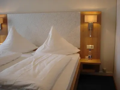 Ein Bett oder Betten in einem Zimmer der Unterkunft Rhein-Hotel