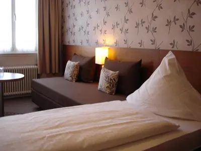 Ein Bett oder Betten in einem Zimmer der Unterkunft Rhein-Hotel