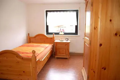 Ein Bett oder Betten in einem Zimmer der Unterkunft Ferienhaus - Vakantiehuis, Ferienwohnung, 100 qm, Rollmann, 54578 Nohn, Eifel- Nürburgring
