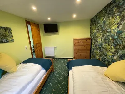 Ein Bett oder Betten in einem Zimmer der Unterkunft Hotel Garni Maaß