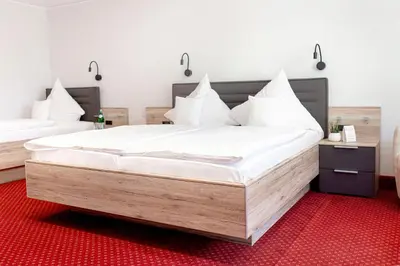 Ein Bett oder Betten in einem Zimmer der Unterkunft Hotel Die Post Meerfeld