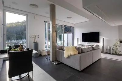 TV/Unterhaltungsangebot in der Unterkunft Neu PENTHOUSE MoselTop Luxus Design Klima 2P