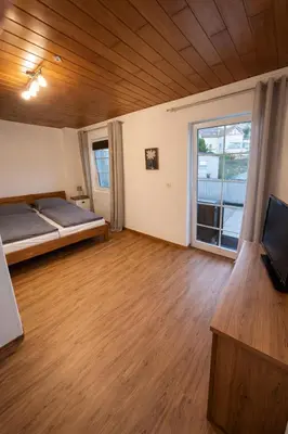 Ein Bett oder Betten in einem Zimmer der Unterkunft Haus Ambros