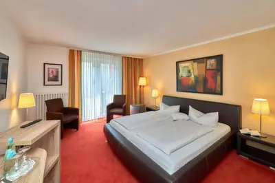 Ein Bett oder Betten in einem Zimmer der Unterkunft Park-Hotel Traben-Trarbach