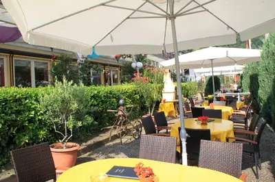 Ein Restaurant oder anderes Speiselokal in der Unterkunft Park-Hotel Traben-Trarbach