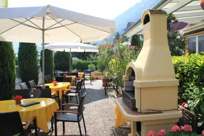 Ein Restaurant oder anderes Speiselokal in der Unterkunft Park-Hotel Traben-Trarbach