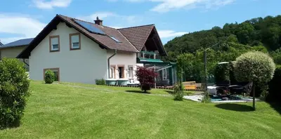 Ein Garten an der Unterkunft Ferienwohnung Auszeit Waxweiler