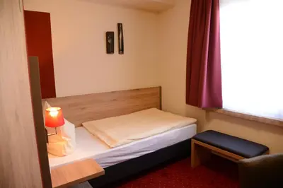 Ein Bett oder Betten in einem Zimmer der Unterkunft Weinhaus Gräfen