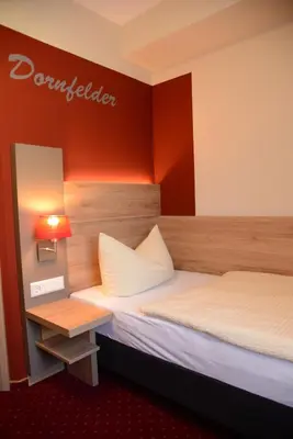 Ein Bett oder Betten in einem Zimmer der Unterkunft Weinhaus Gräfen