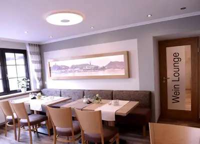 Ein Restaurant oder anderes Speiselokal in der Unterkunft Weinhaus Gräfen