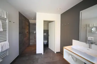 Ein Badezimmer in der Unterkunft Hotel Halfenstube & Villa Spa 1894