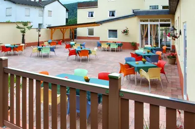 Ein Restaurant oder anderes Speiselokal in der Unterkunft Hotel im Rheintal