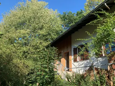 Ein Garten an der Unterkunft Waldhaus Sommerau